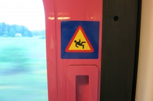 車内の案内標識　signs inside the train