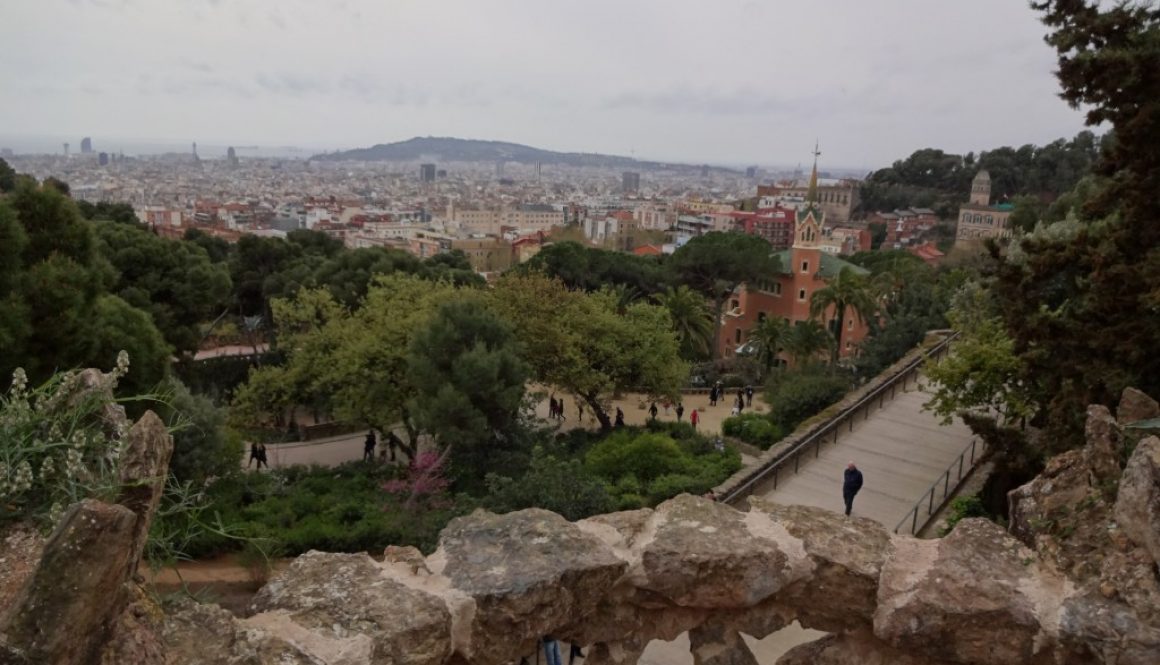 Paisaje de la ciudad de Barcelona, vista desde el Parc Guel. グエル公園から見たバルセロナの街
